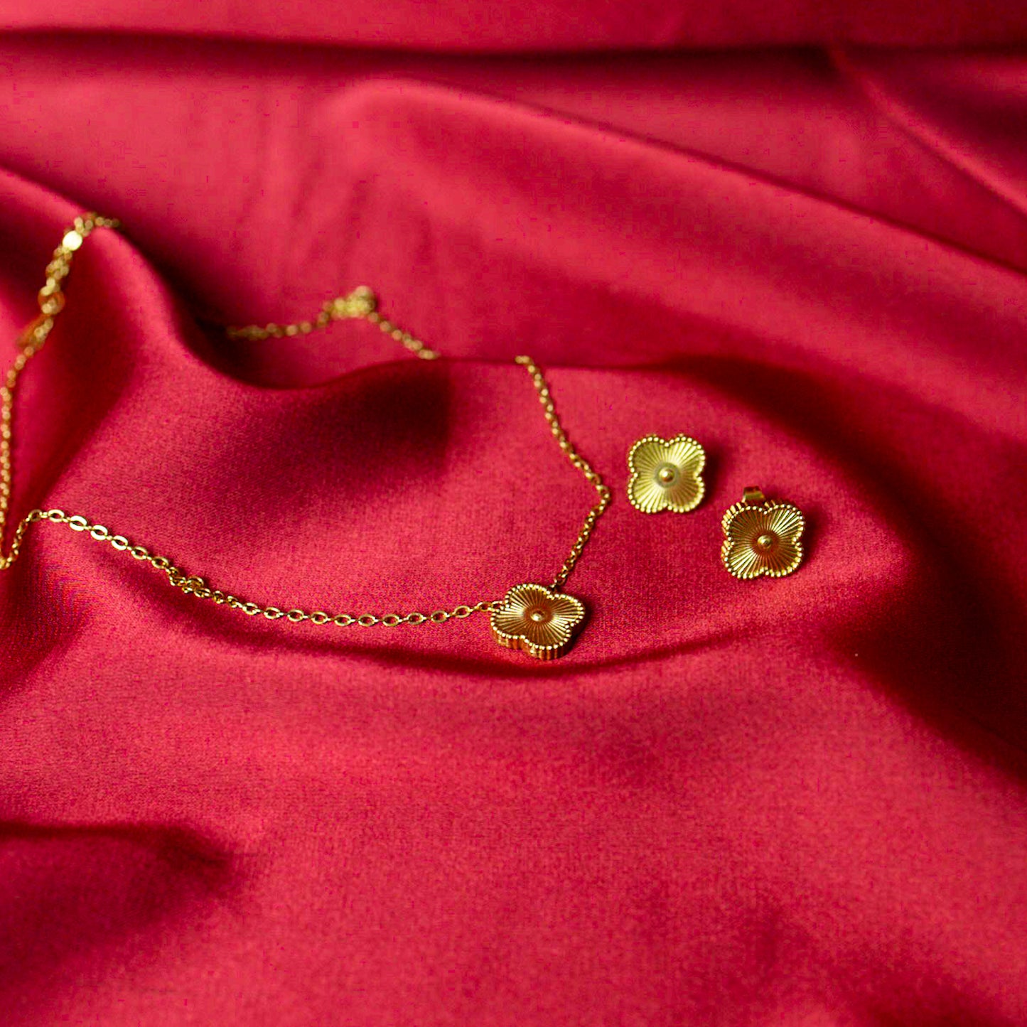 Ornate Single Motif Clover Necklace & Earrings